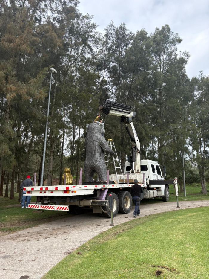 Trabajo en altura con camión grúa hidráulico Rosano en predio